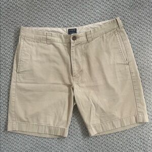 J. Crew Men's Beige Gramercy Shorts, 9”